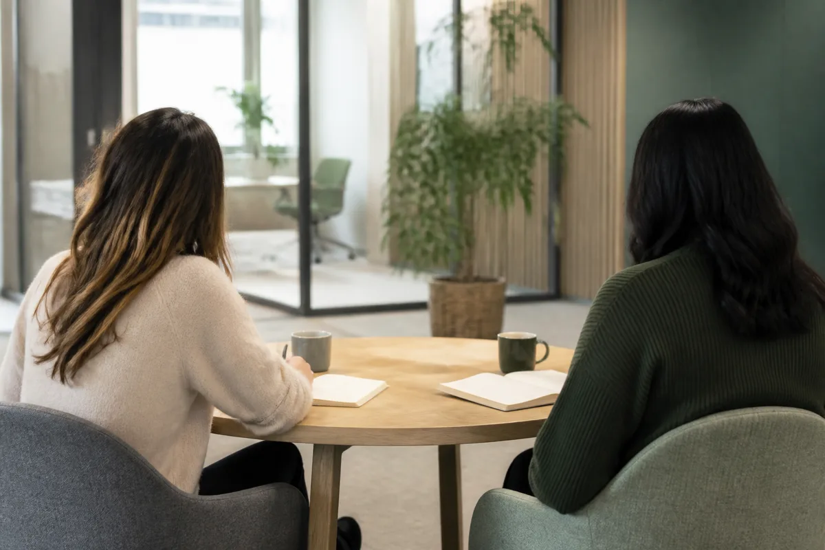 Point de suivi entre un manager et un nouveau collaborateur